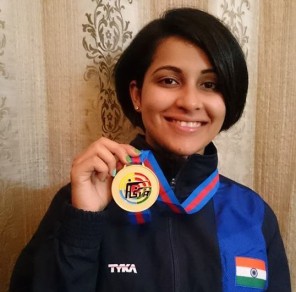 Photo of Heena Sidhu holding up her medal.