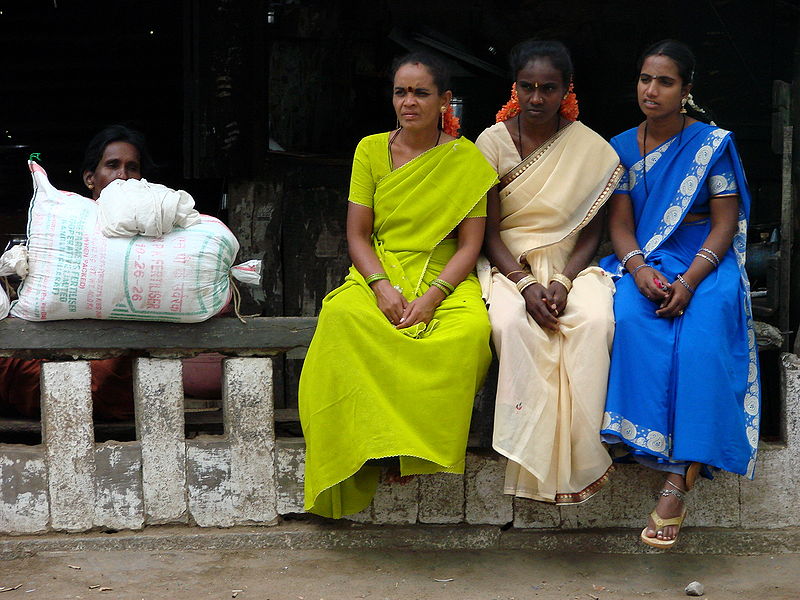 800px-Village_Women_at_a_Crossroads_-_Near_Mysore_-_India