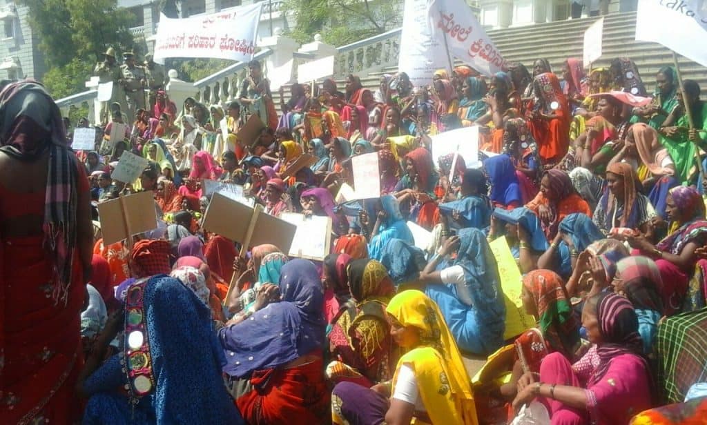 Women protesting at Kalaburagi. Photo courtesy Vinay Sreenivasa, ALF.