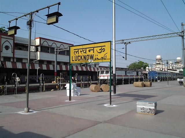 Lucknow_Charbagh_Station_Board